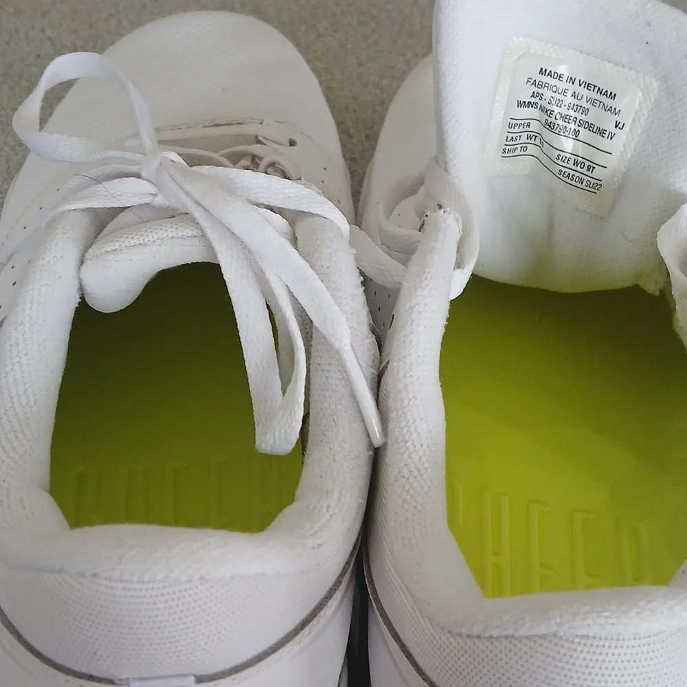 Womens  White Sneakers - Picture 4 of 7